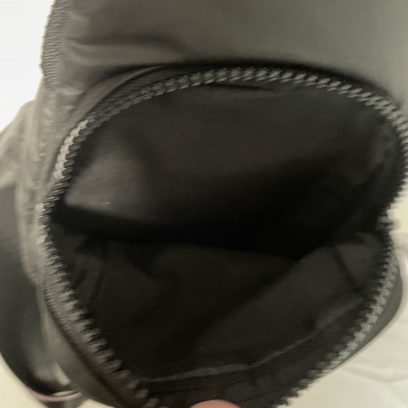 NWT WILDFOX Sling Logo Shoulder Bag Black/Pink. - Picture 11 of 14